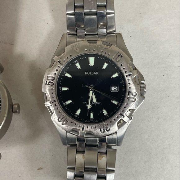 4 men’s quartz watches all working - Picture 4 of 5